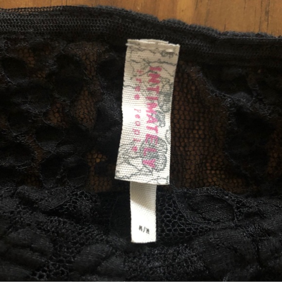 Free people sheet black lace long sleeve top with elastic cutouts on shoulders - Picture 5 of 5